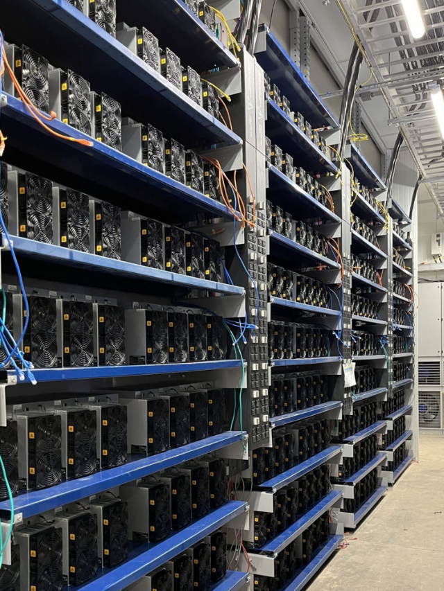 Como é uma Fazenda de Mineração de Bitcoin portal renda investimentos dinheiro renda fixa renda variavel criptmoedas fundos imobiliarios Capa Web Stories