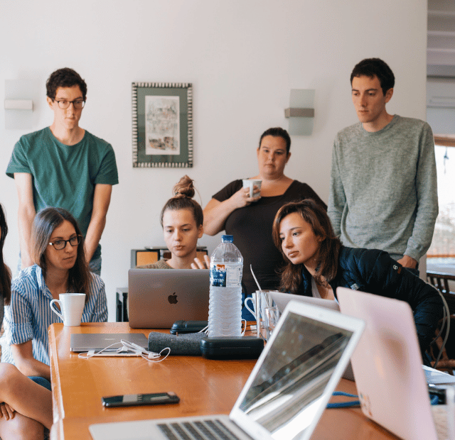 Jovens estão buscando renda fixa de olho na aposentadoria portal renda investimentos dinheiro renda fixa renda variavel criptmoedas fundos imobiliarios Capa Web Stories