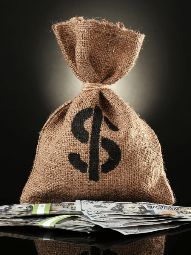 O que considerar antes de investir em dólar?