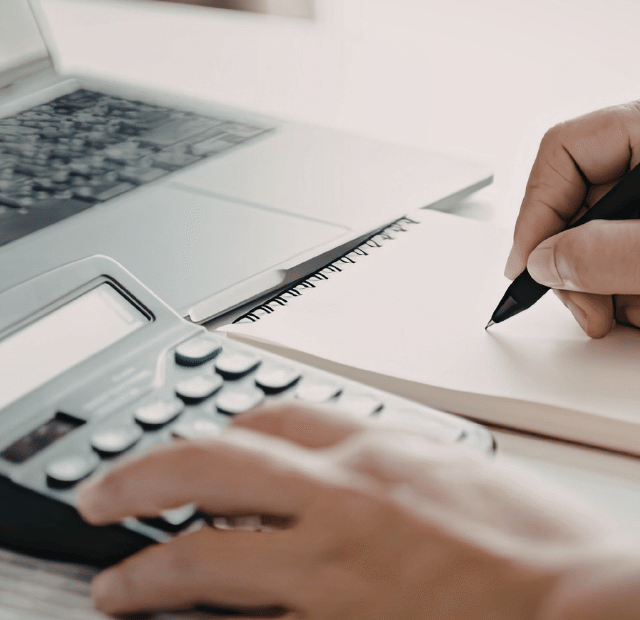 7 sinais de que suas finanças estão entrando em risco portal renda investimentos dinheiro renda fixa renda variavel criptmoedas fundos imobiliarios Capa Web Stories